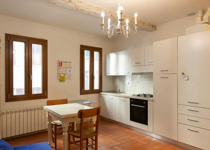 Graceful Apartment In The Heart Of Florence